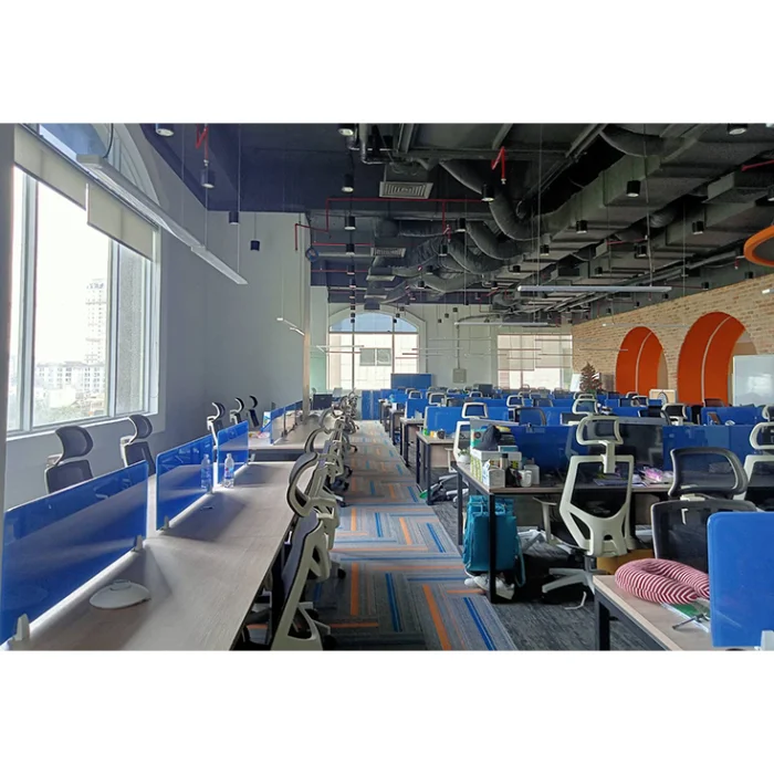 Ghế xoay lưới lưng cao tại văn phòng