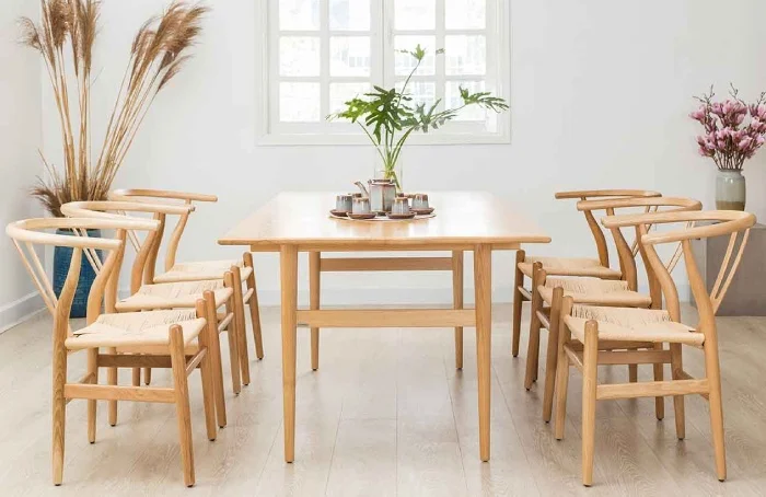 ghế gỗ wishbone đan dây với bàn vuông
