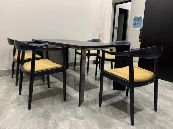 Bàn ăn bằng gỗ 5