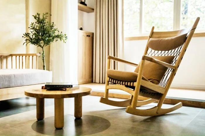 Ghế gỗ chân bập bênh 2