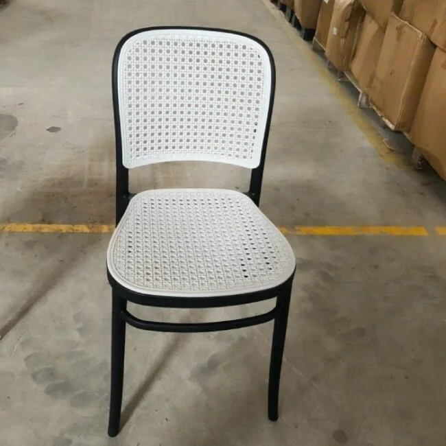 Ghế đan dây nhựa giả mây màu trắng