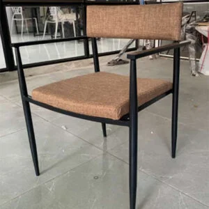 Ghế khung thép tay vịn ghế tựa lưng giả mây ga25