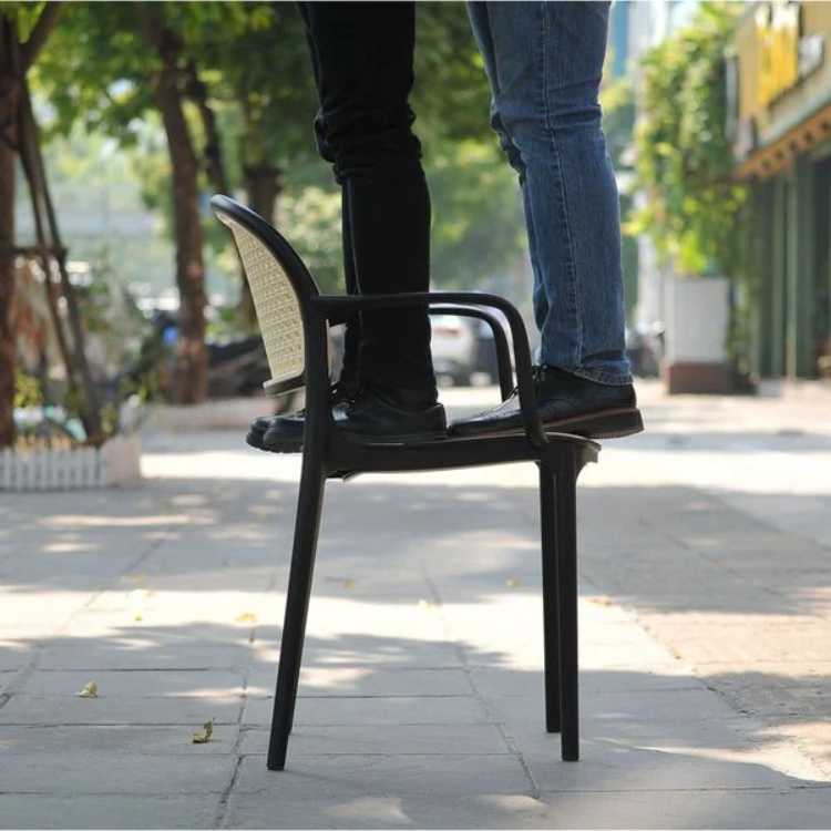 Ghế nhựa rẻ đẹp ghế nhựa đúc giả mây có tay vịn (1)